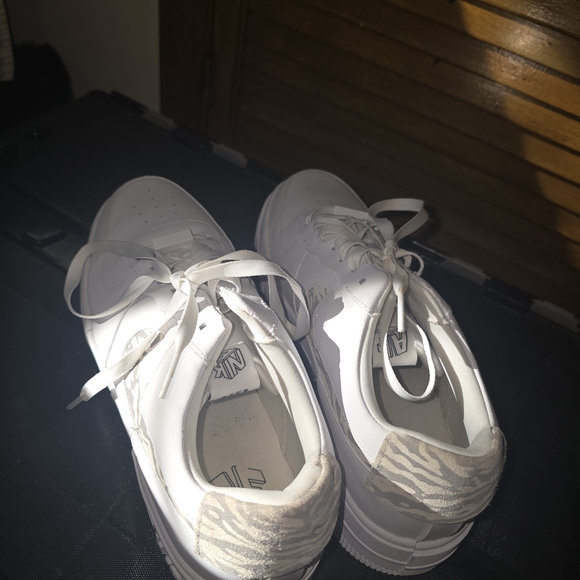 Nike Air Force 1 Pixel Zebra SE Women's Shoes Size 11 - Picture 1 of 4